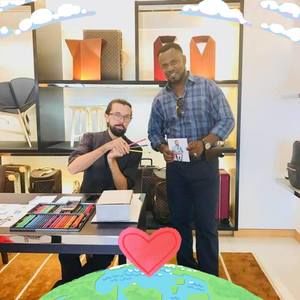 Meet your Posher, Carlos